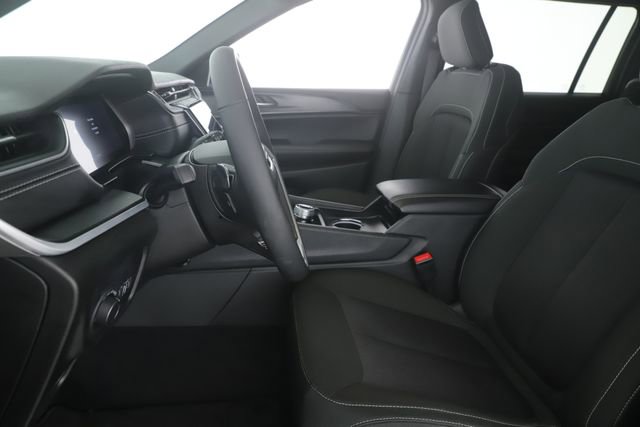 Used 2025 Jeep Grand Cherokee L Laredo w/ Luxury Tech Group I image 16