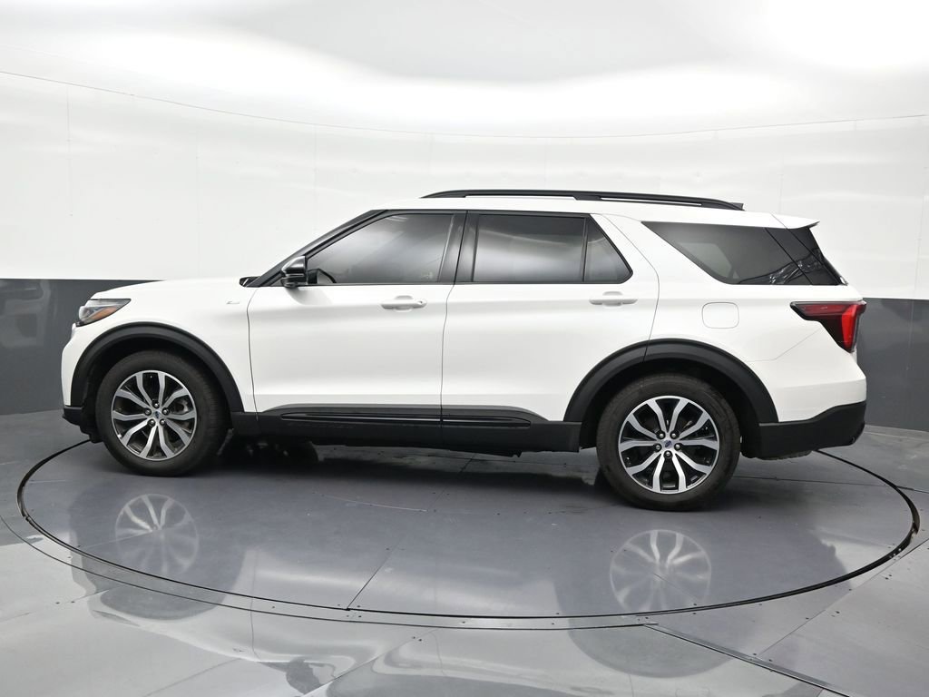 Used 2025 Ford Explorer ST-Line w/ Premium Package RWD image 2