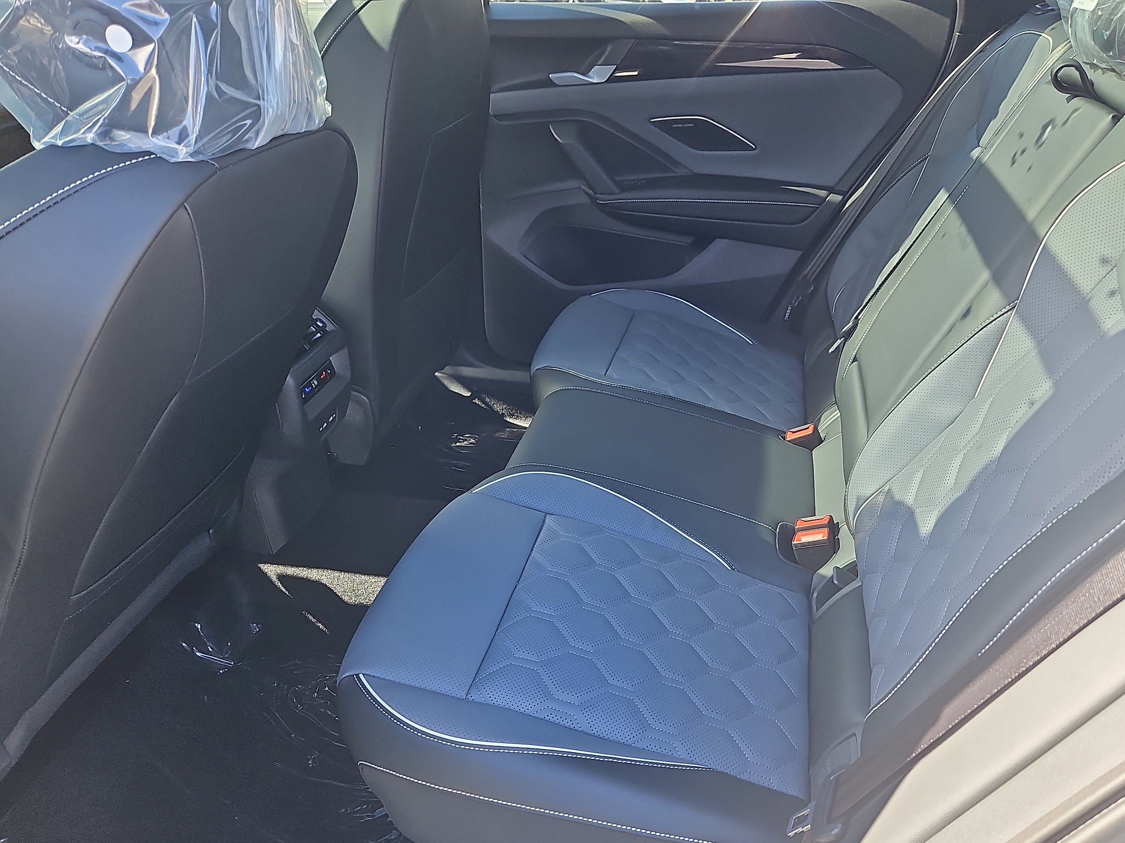 New 2026 Volkswagen Tiguan SEL R-Line image 21