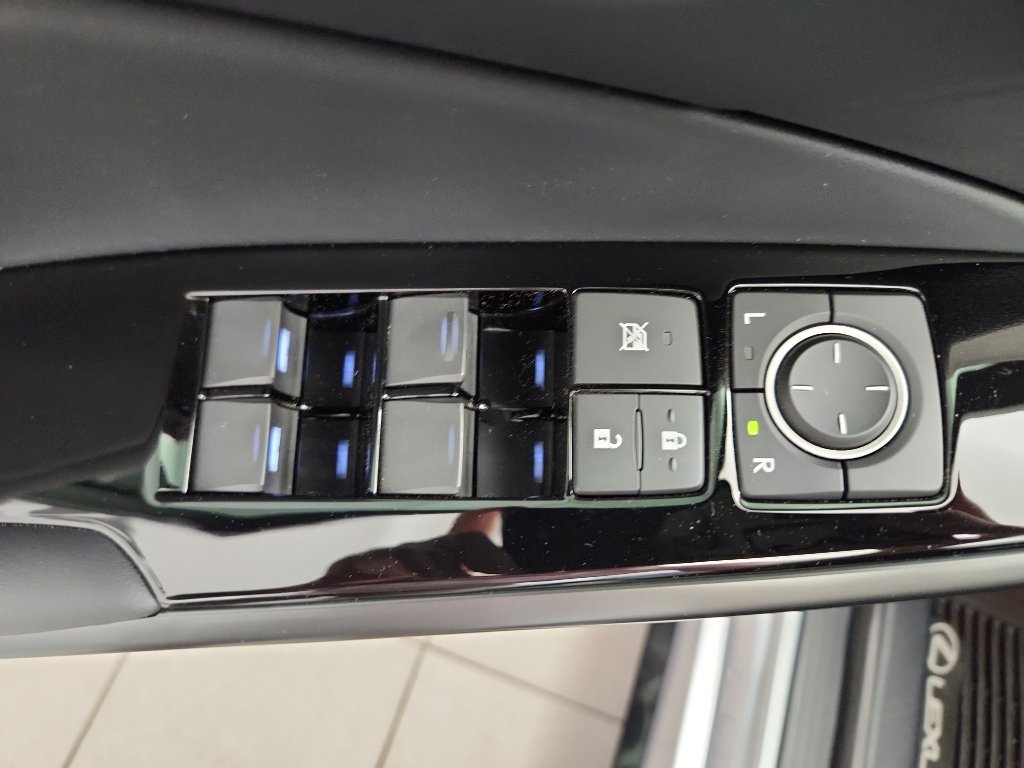 Used 2024 Lexus IS 350 F Sport image 9