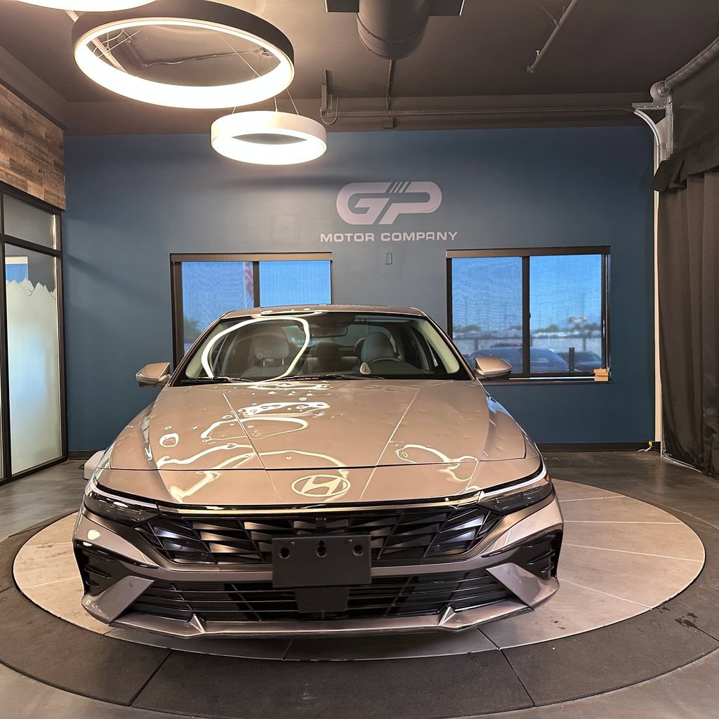 Used 2024 Hyundai Elantra Limited FWD image 8