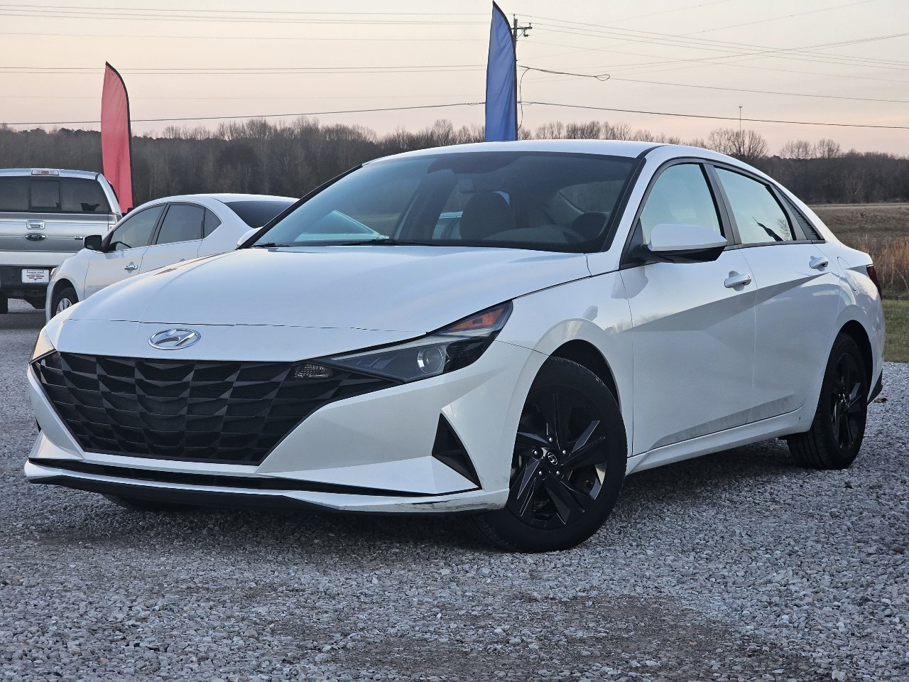 Used 2022 Hyundai Elantra SEL image 2