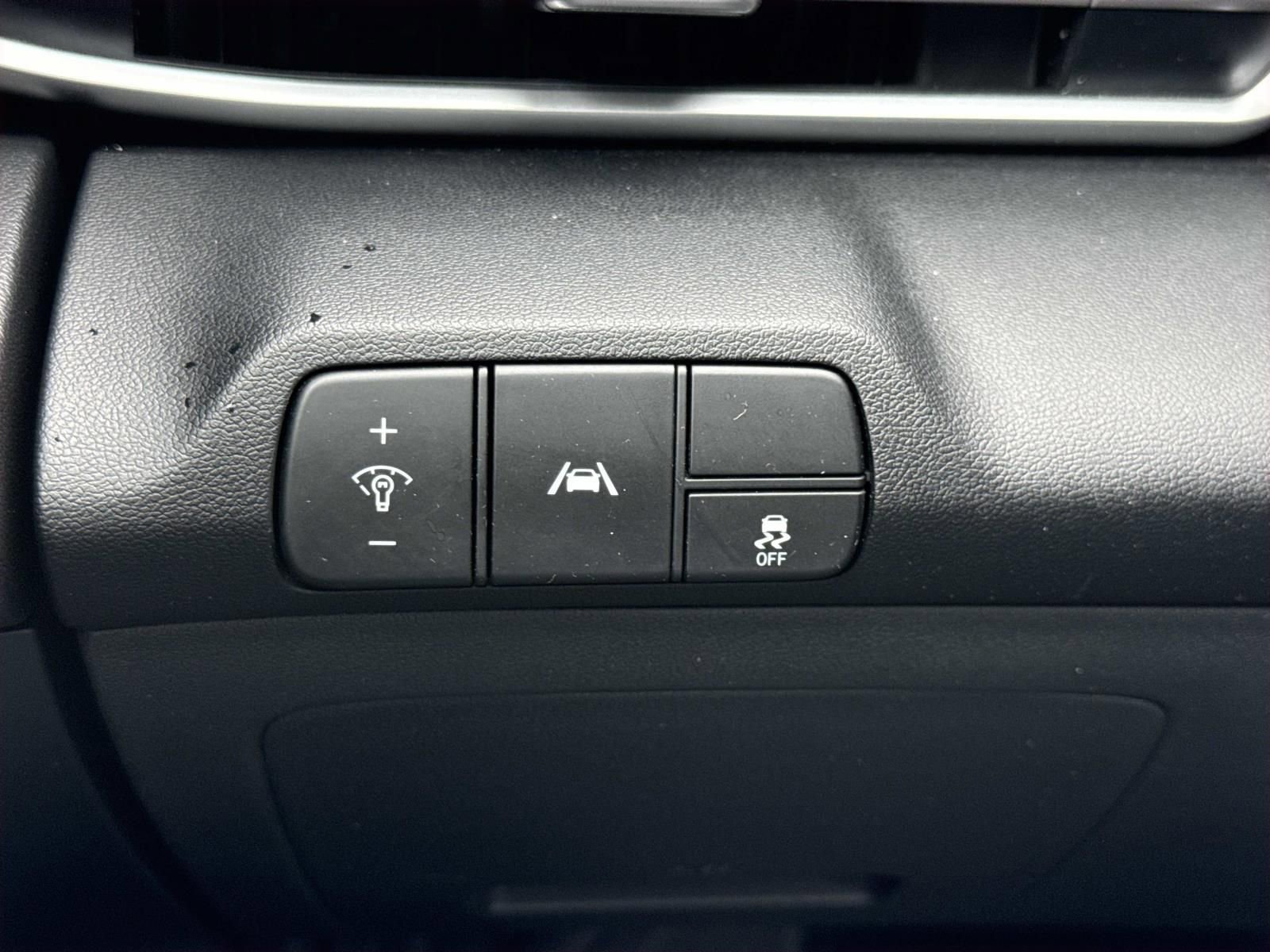 Used 2022 Hyundai Elantra SEL FWD image 19
