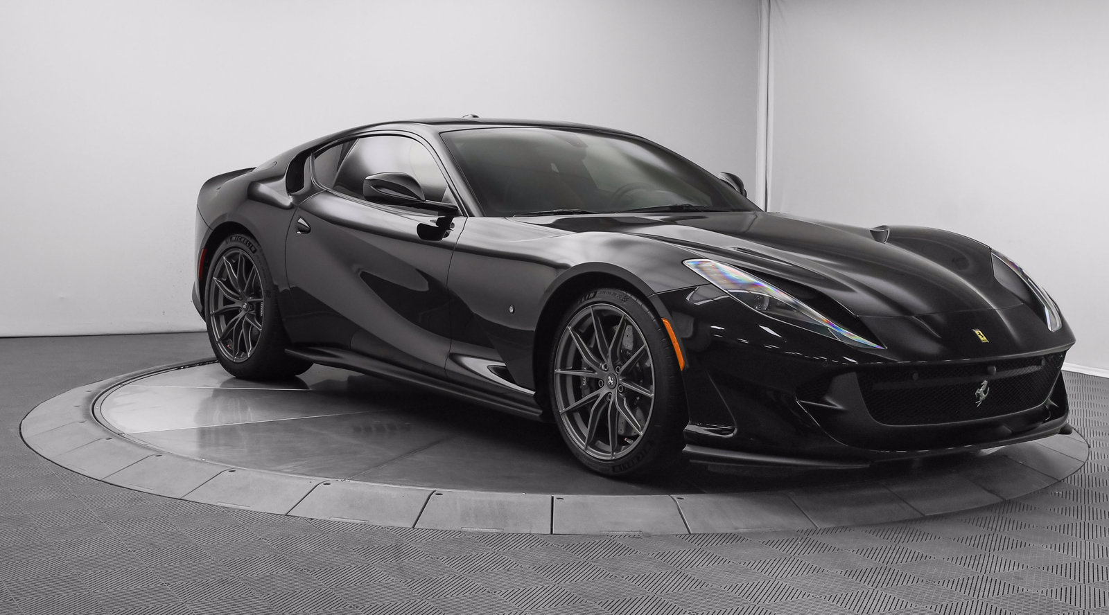 Used 2018 Ferrari 812 Superfast RWD image 1