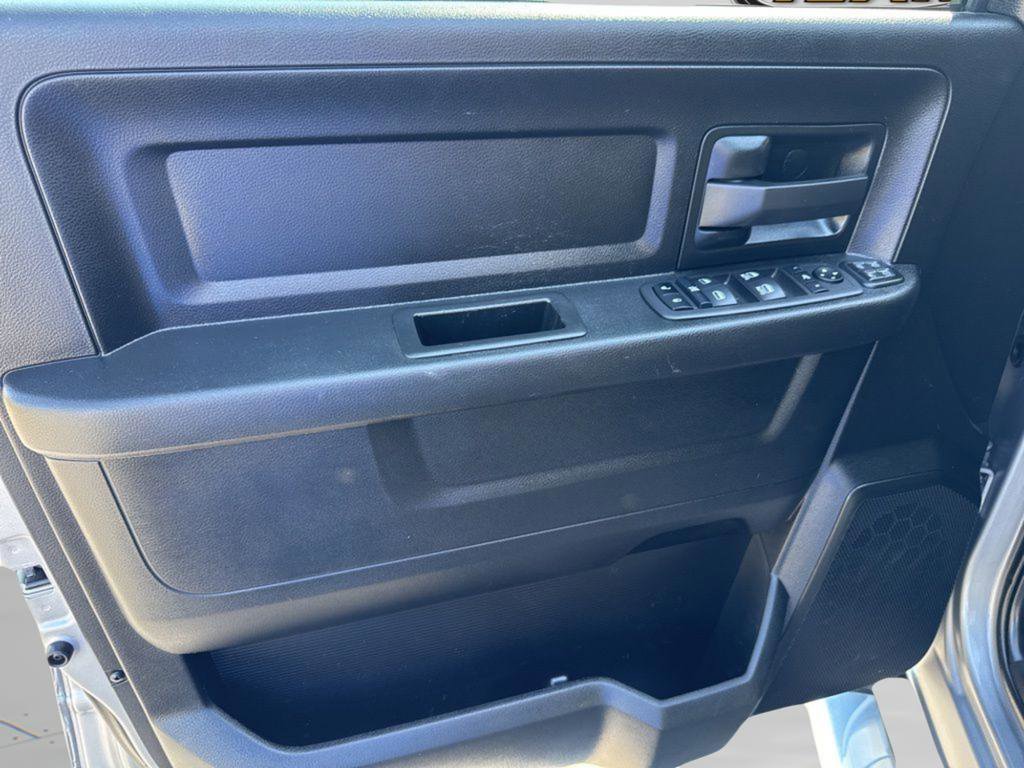 Used 2024 RAM 3500 Tradesman w/ Chrome Appearance Group AWD/4WD image 22