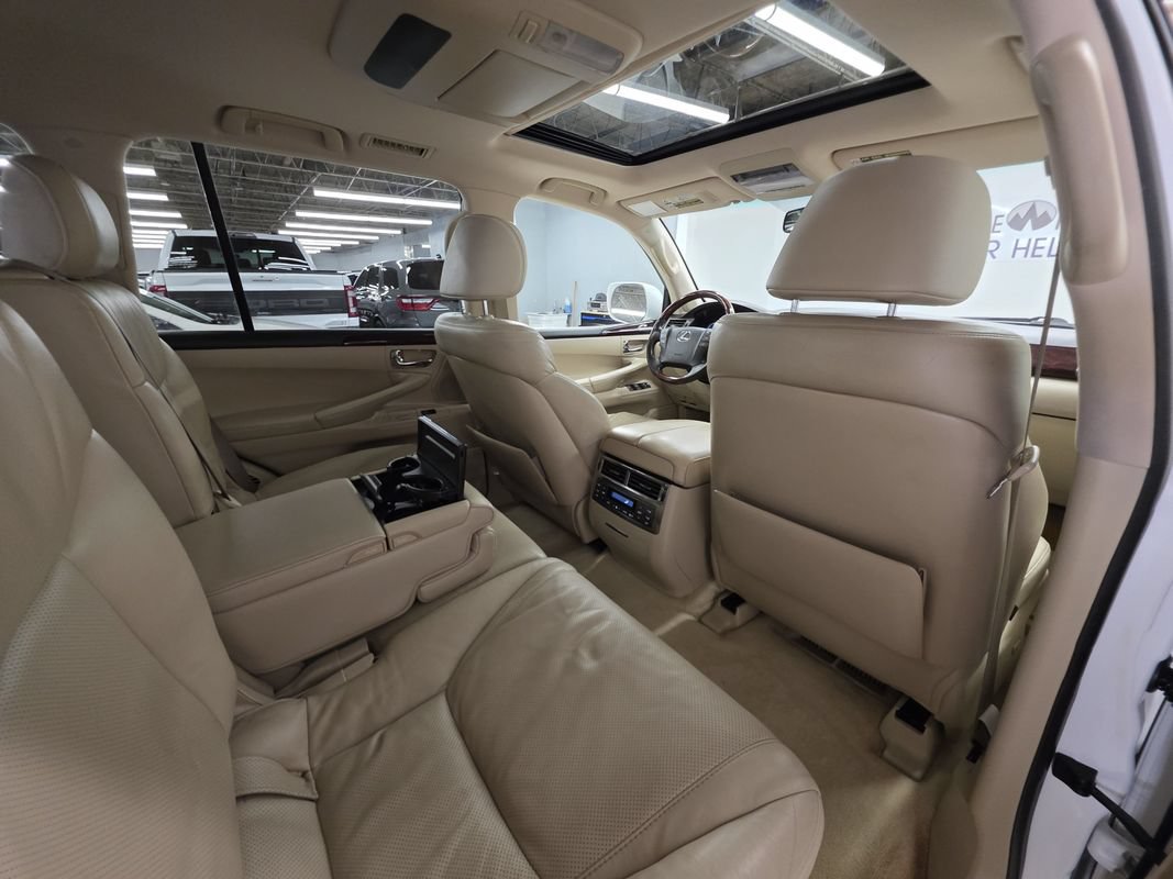 Used 2010 Lexus LX 570 4WD w/ Luxury Pkg image 28