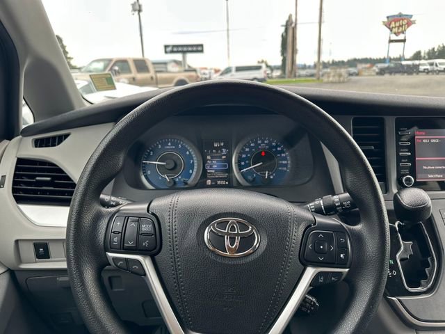 Used 2020 Toyota Sienna L image 25