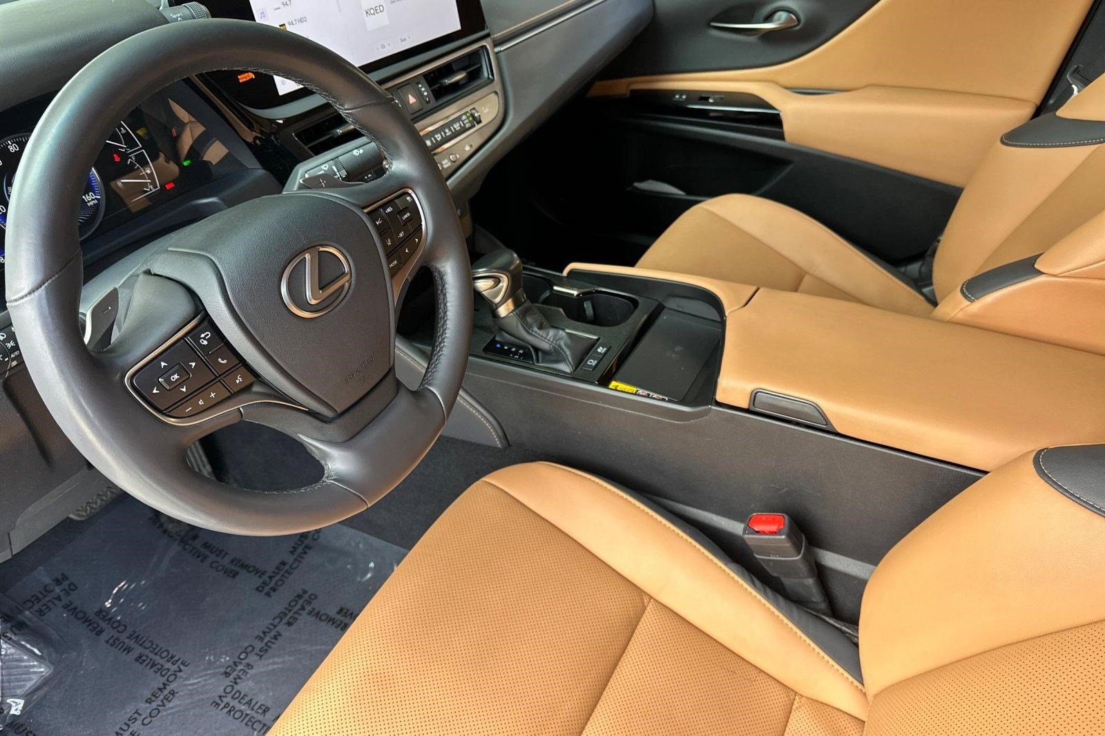 Used 2024 Lexus ES 300h w/ Premium Package image 4