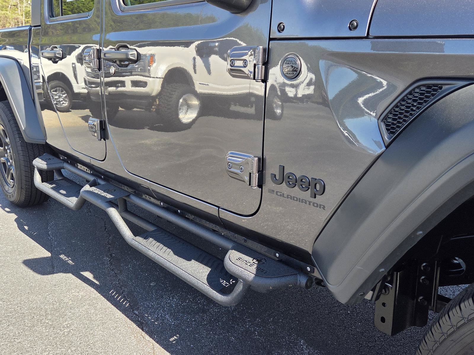 Used 2025 Jeep Gladiator Sport AWD/4WD image 12