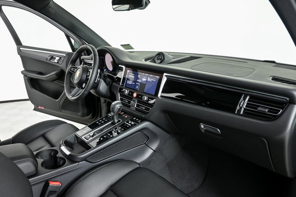 New 2026 Porsche Macan image 25