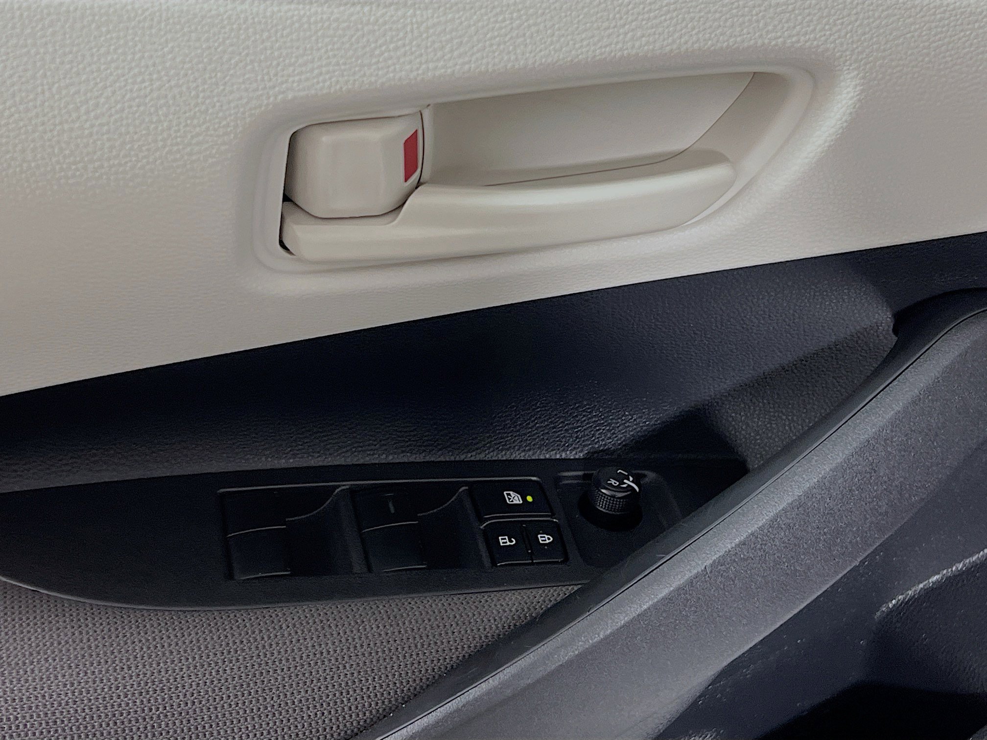 Used 2025 Toyota Corolla LE FWD image 17