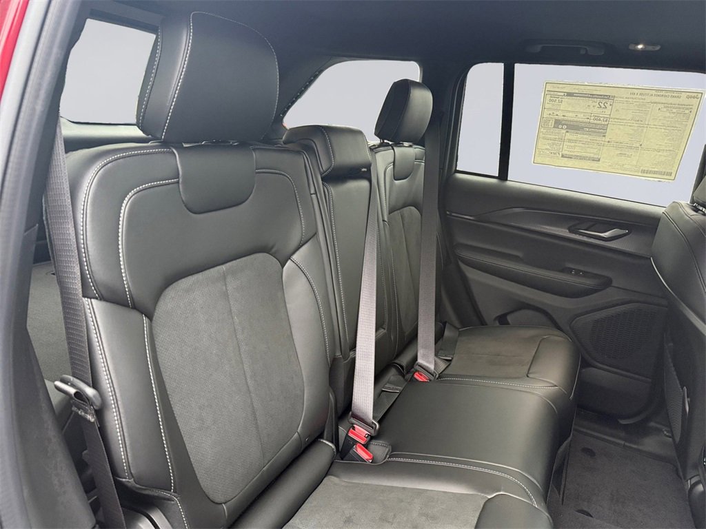 New 2025 Jeep Grand Cherokee Altitude image 18