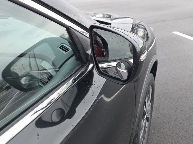 Used 2017 Nissan Rogue SL image 6