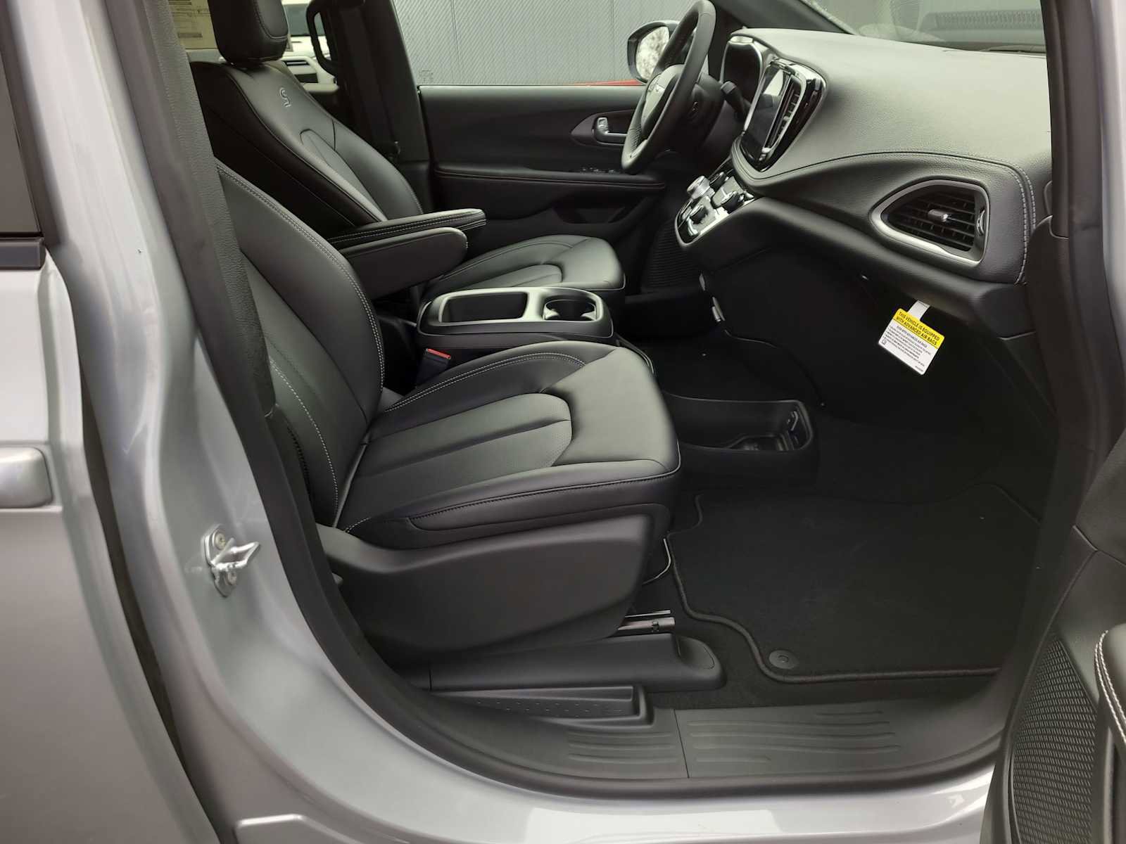 New 2026 Chrysler Pacifica Select w/ S Appearance Package image 22