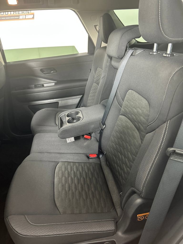 Used 2025 Nissan Pathfinder SV AWD/4WD image 34