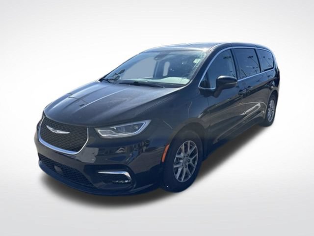 Used 2023 Chrysler Pacifica Touring-L FWD image 3