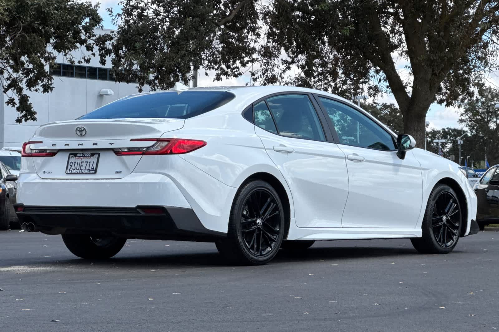 Used 2025 Toyota Camry SE FWD image 2
