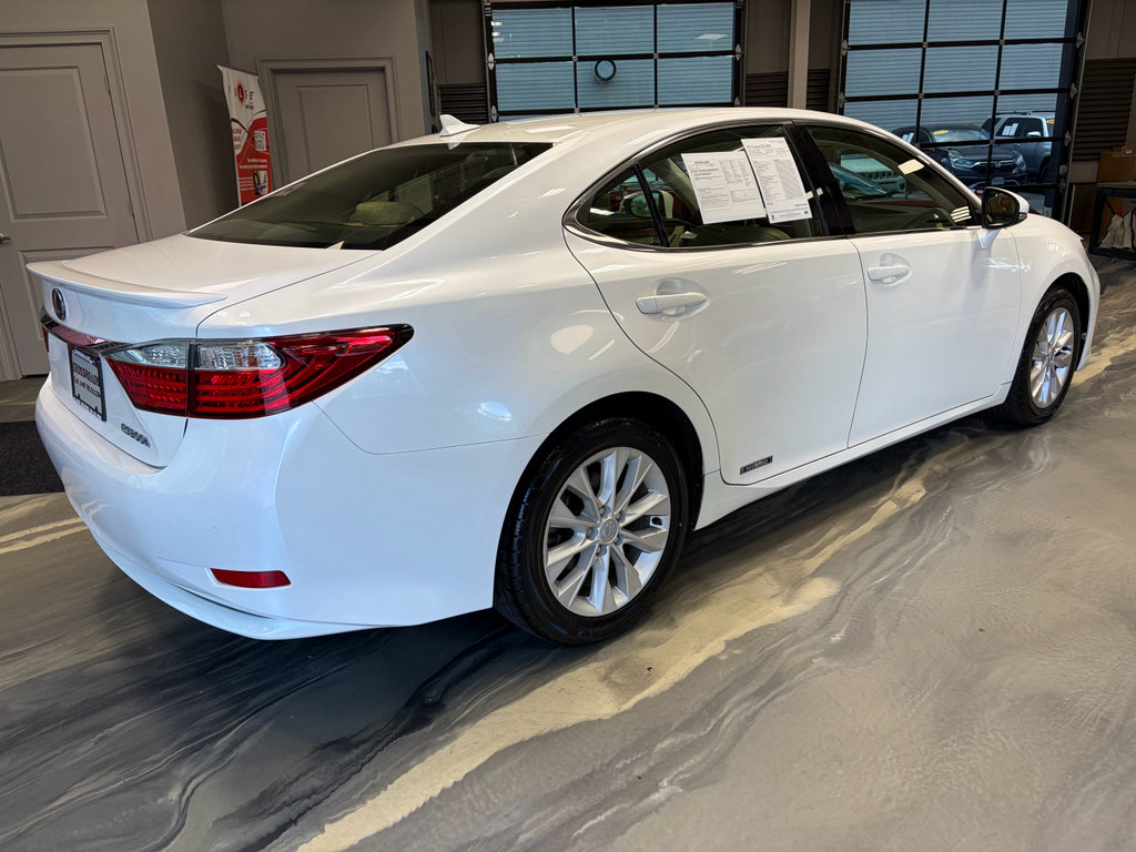 Used 2013 Lexus ES 300h w/ Luxury Pkg FWD image 32