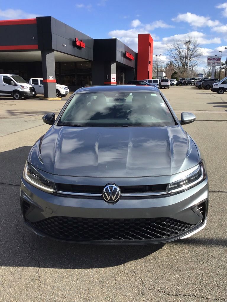 Used 2025 Volkswagen Jetta Sport image 2