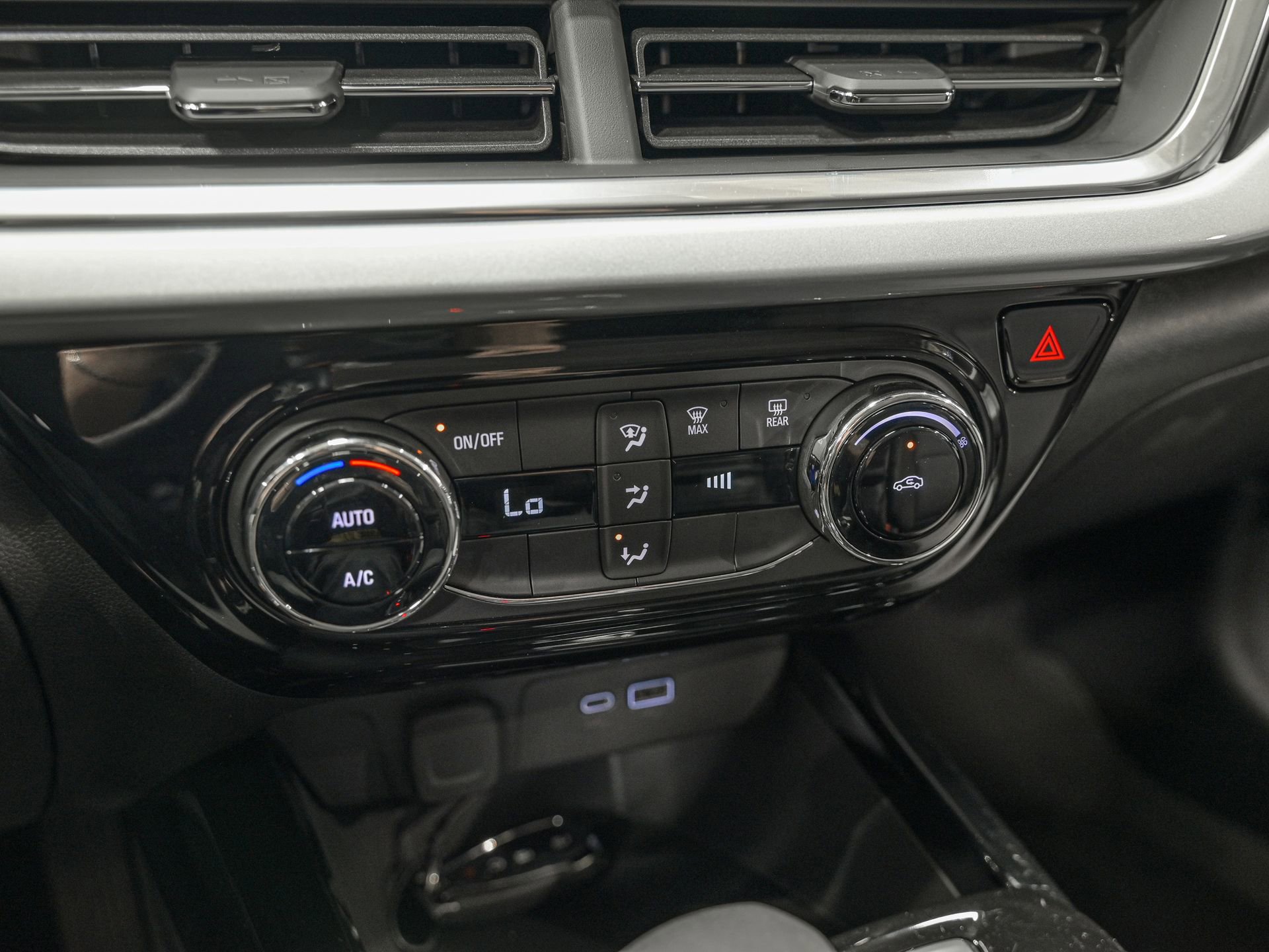 Used 2024 Chevrolet Trax LT FWD image 24
