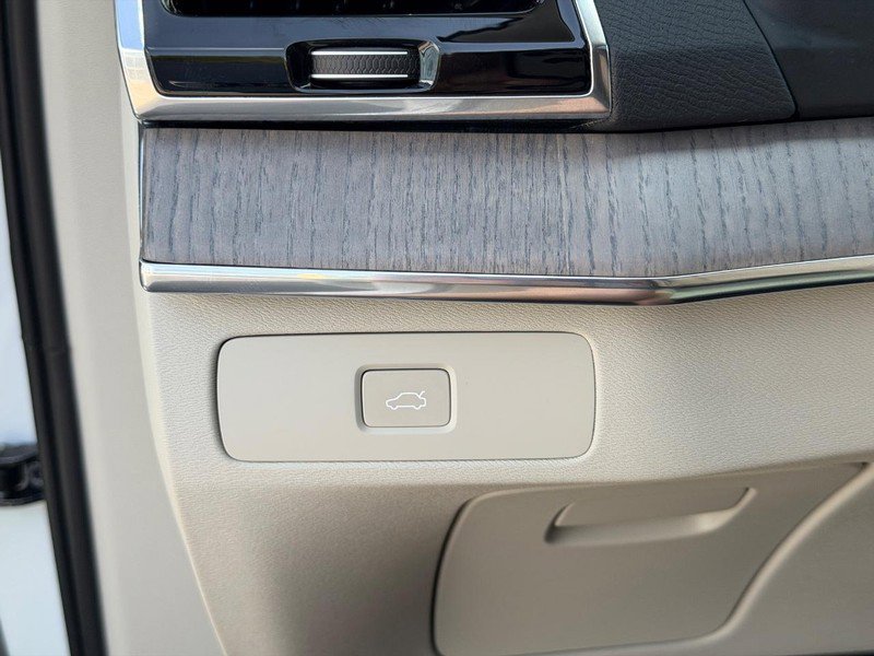 Certified 2023 Volvo XC90 B5 Plus w/ Protection Package AWD/4WD image 19