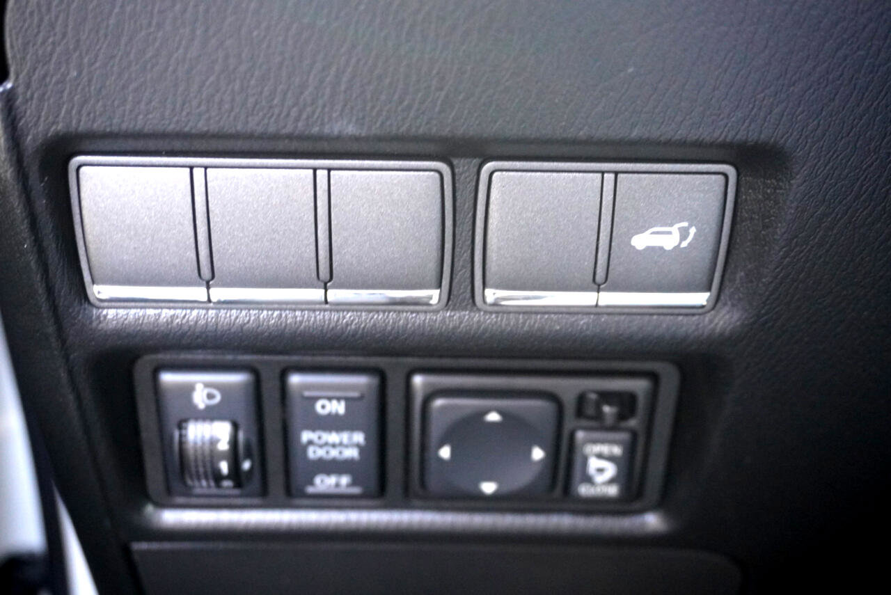 Used 2011 INFINITI QX56 4WD w/ Deluxe Touring Pkg image 32