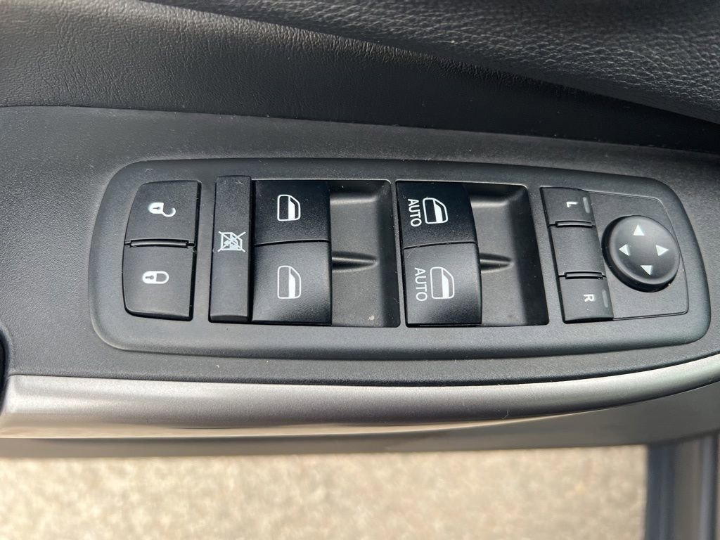 Used 2019 Jeep Cherokee Limited image 54