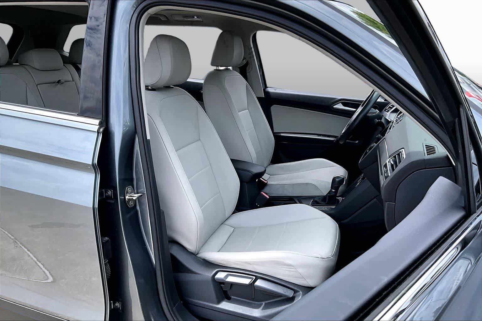 Used 2019 Volkswagen Tiguan SE w/ Panoramic Sunroof Package FWD image 8