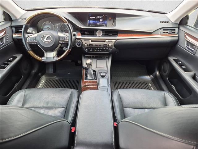 Used 2016 Lexus ES 300h w/ Luxury Package w/Wood Trim FWD image 17