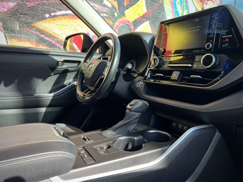 Used 2021 Toyota Highlander LE image 40