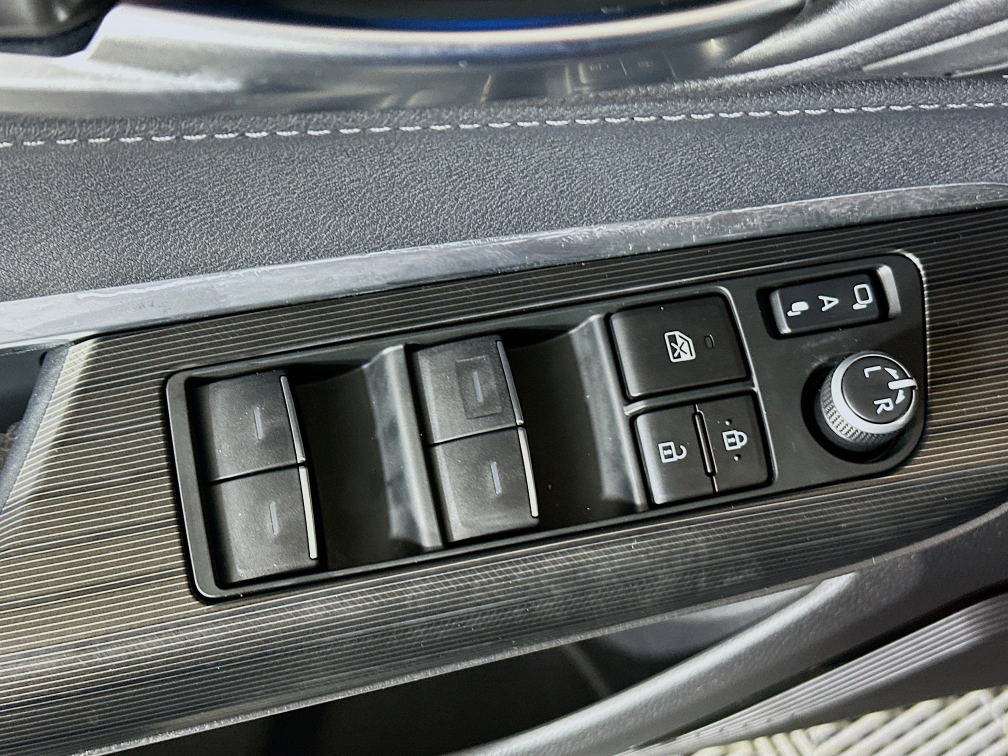 Used 2024 Toyota Venza XLE AWD/4WD image 14