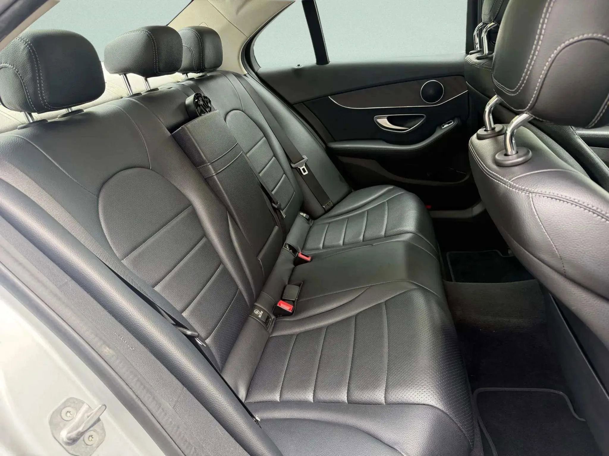 Used 2016 Mercedes-Benz C 300 4MATIC Sedan image 33