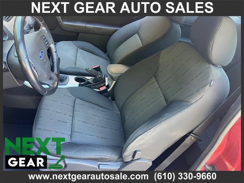 Used 2010 Ford Focus SE image 5