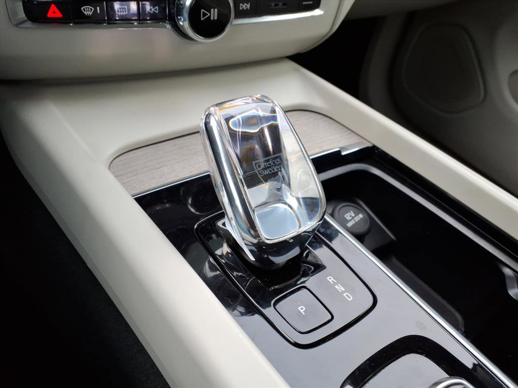 Certified 2023 Volvo XC60 B5 Ultimate image 25