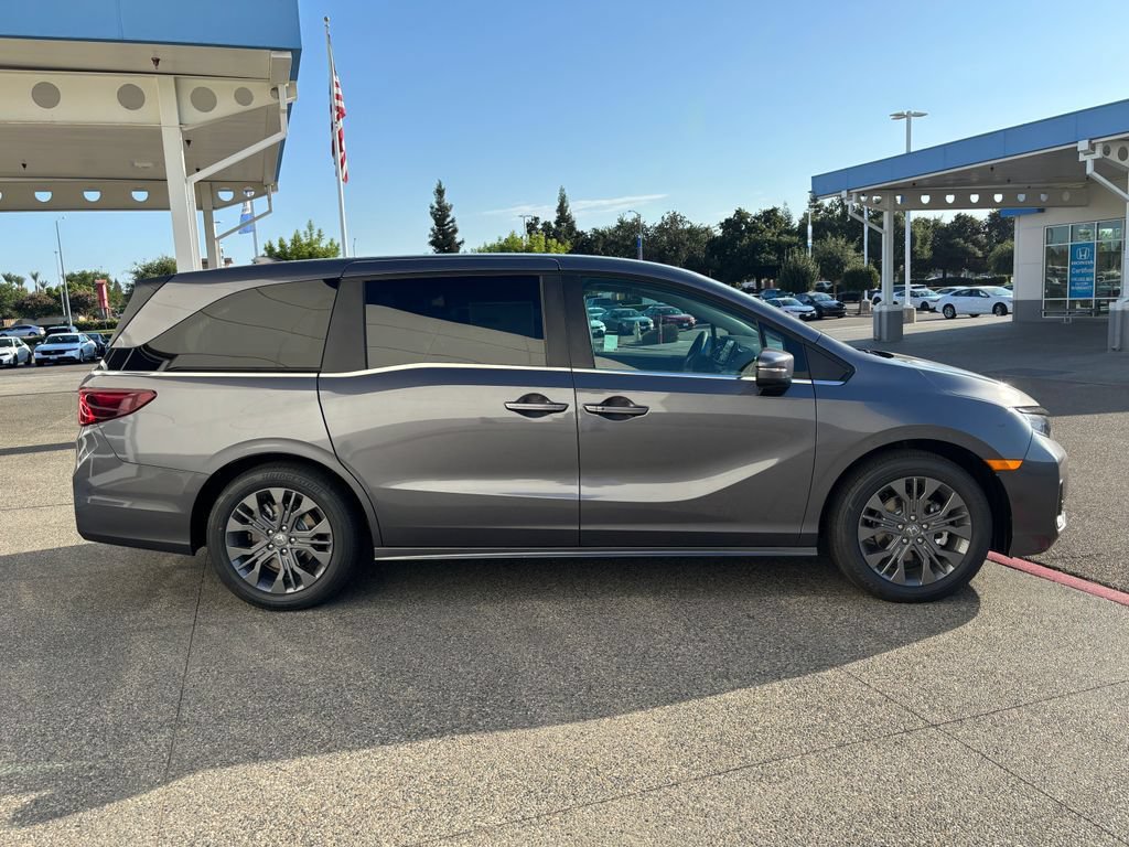 New 2026 Honda Odyssey Touring image 4