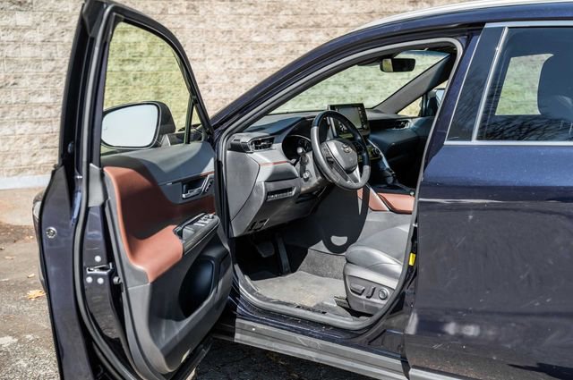 Certified 2022 Toyota Venza XLE image 23