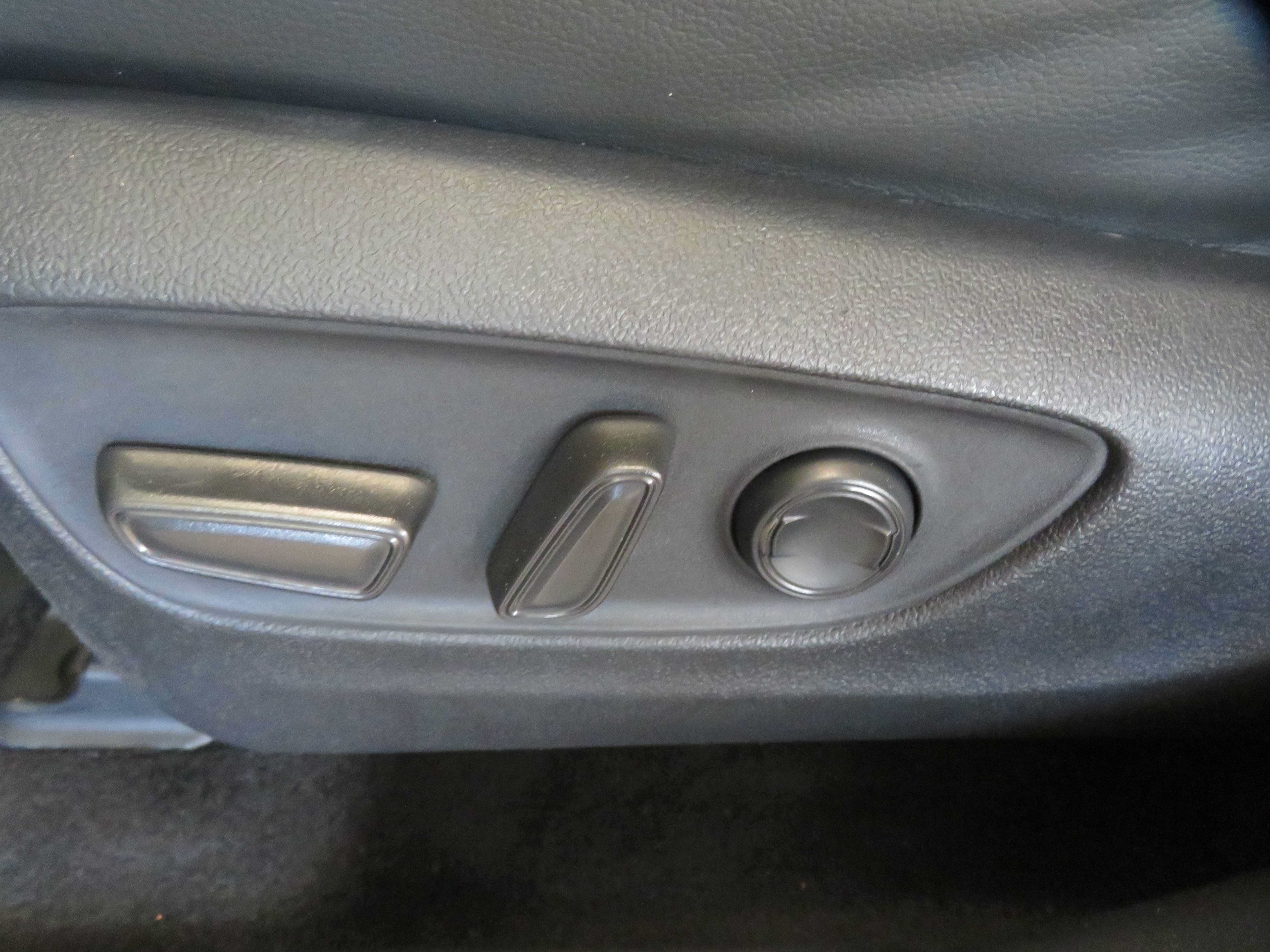 Used 2021 Toyota Highlander XSE AWD/4WD image 16