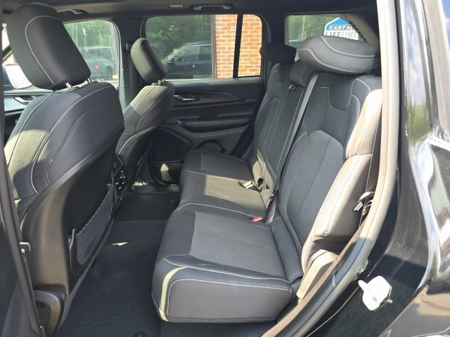 Used 2024 Jeep Grand Cherokee Laredo X w/ Luxury Tech Group I AWD/4WD image 16
