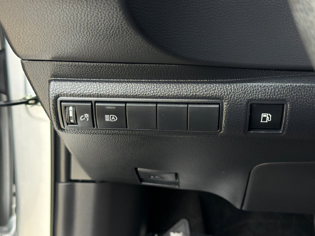 Used 2025 Toyota Corolla LE FWD image 20