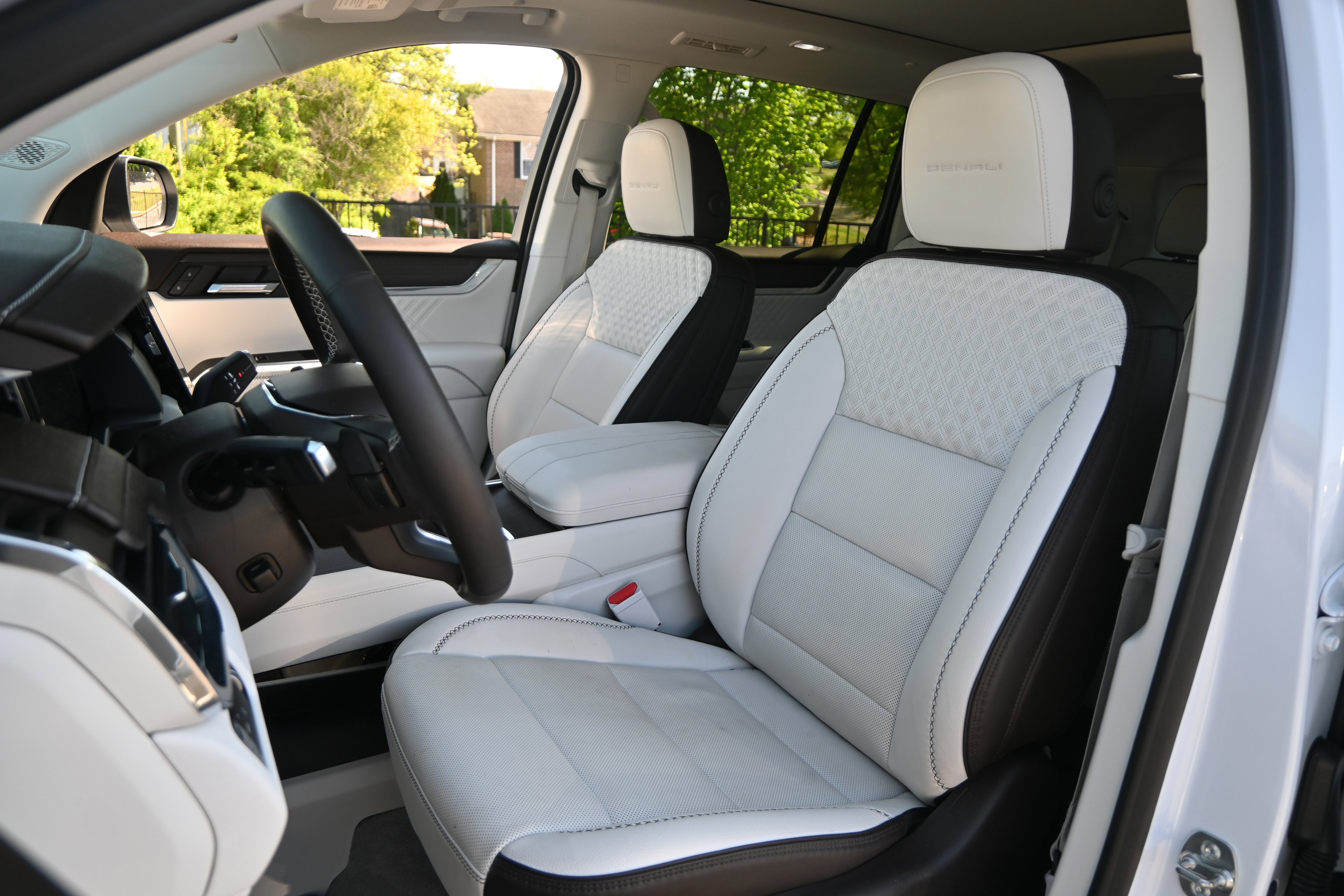 Used 2024 GMC Acadia Denali image 6