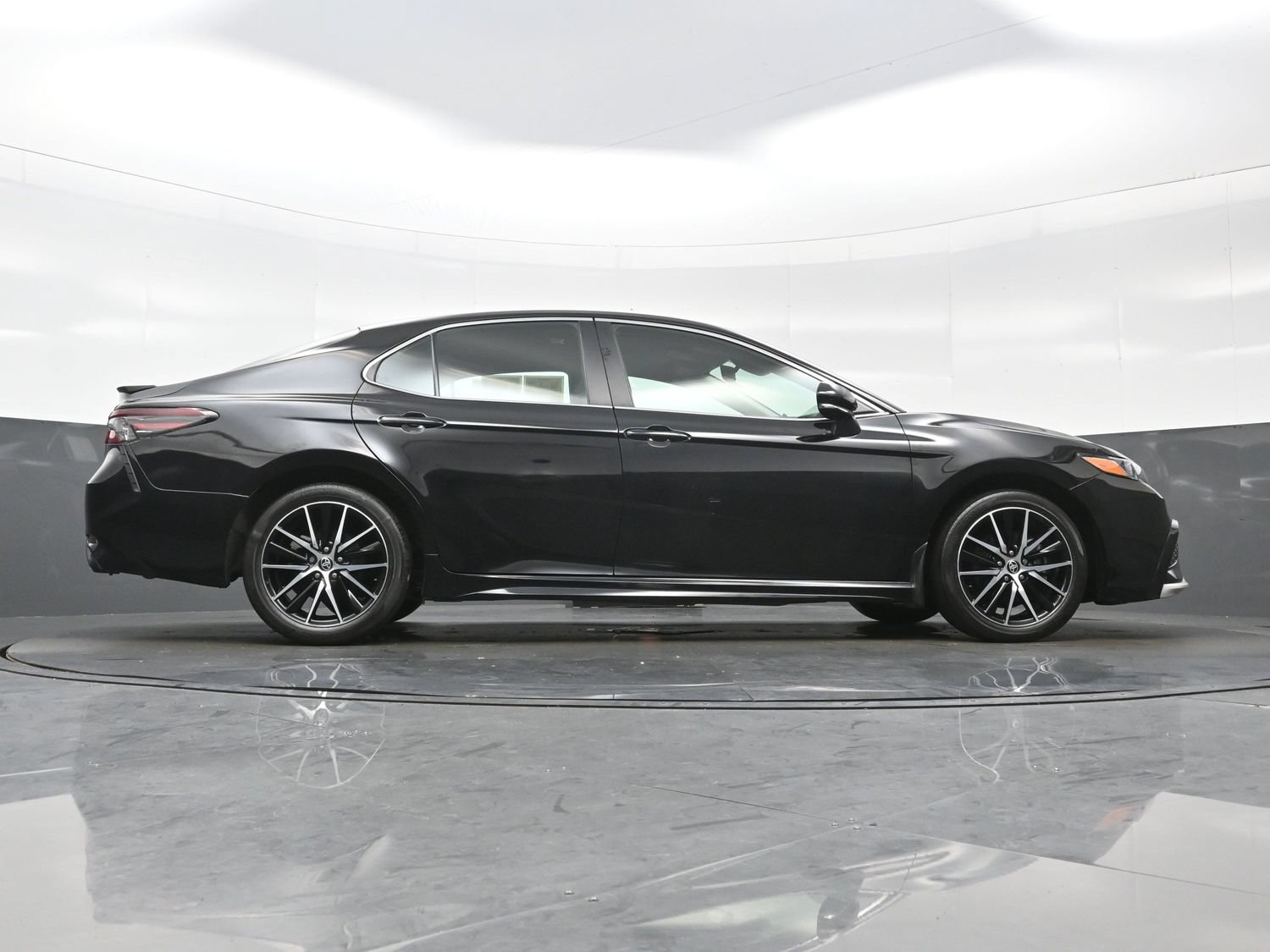 Used 2024 Toyota Camry SE FWD image 32
