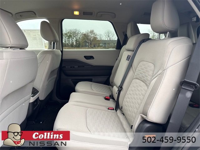 New 2025 Nissan Pathfinder SV image 6