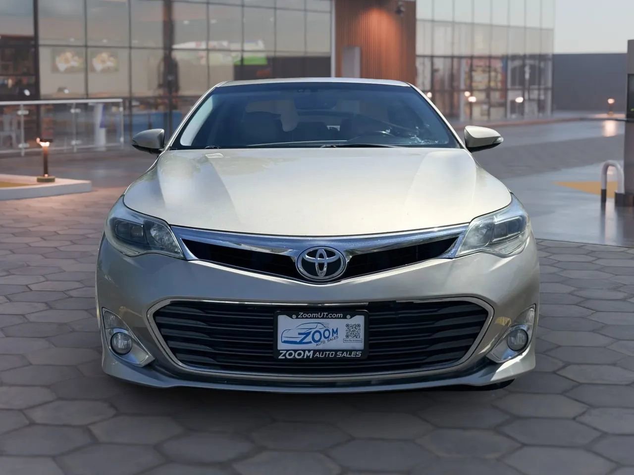 Used 2013 Toyota Avalon Limited FWD image 2