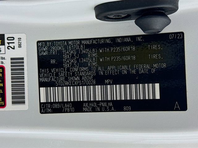 Used 2023 Toyota Sienna Limited image 32