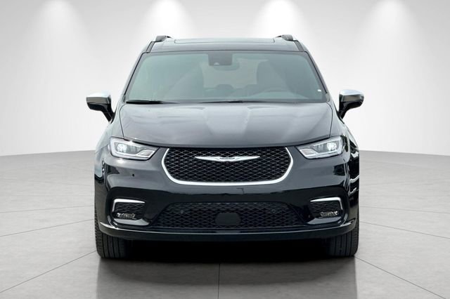 New 2026 Chrysler Pacifica Pinnacle w/ Trailer Tow Group AWD/4WD image 9