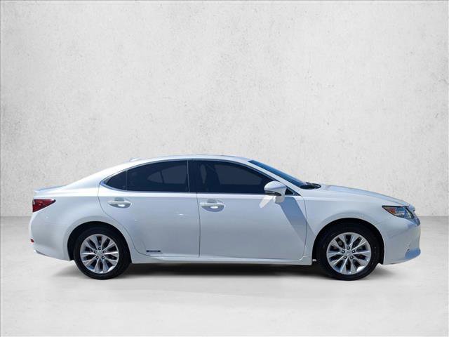Used 2015 Lexus ES 300h w/ Navigation System Package image 4