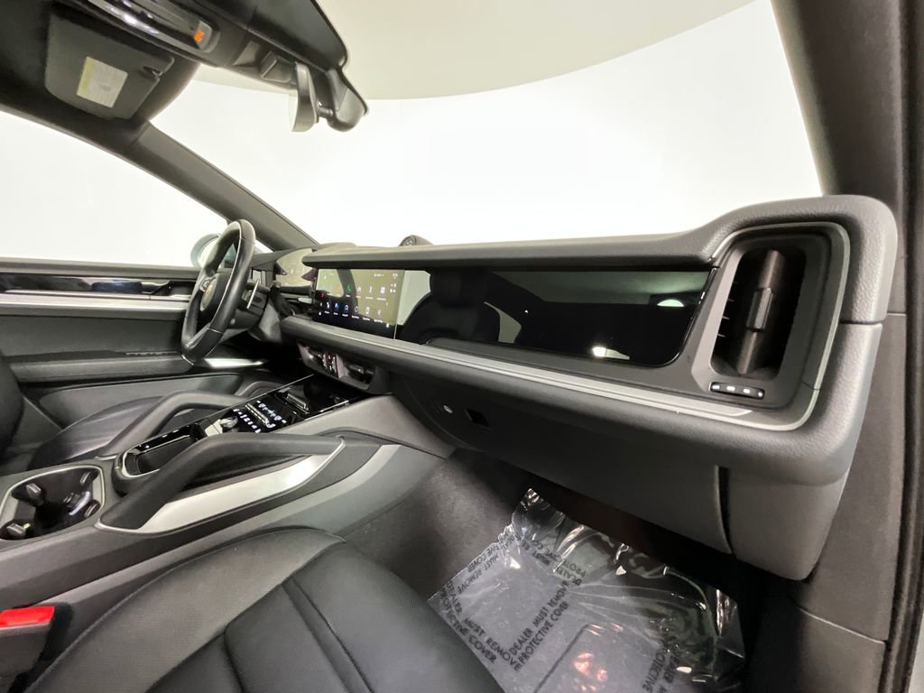 Used 2024 Porsche Cayenne Coupe image 19