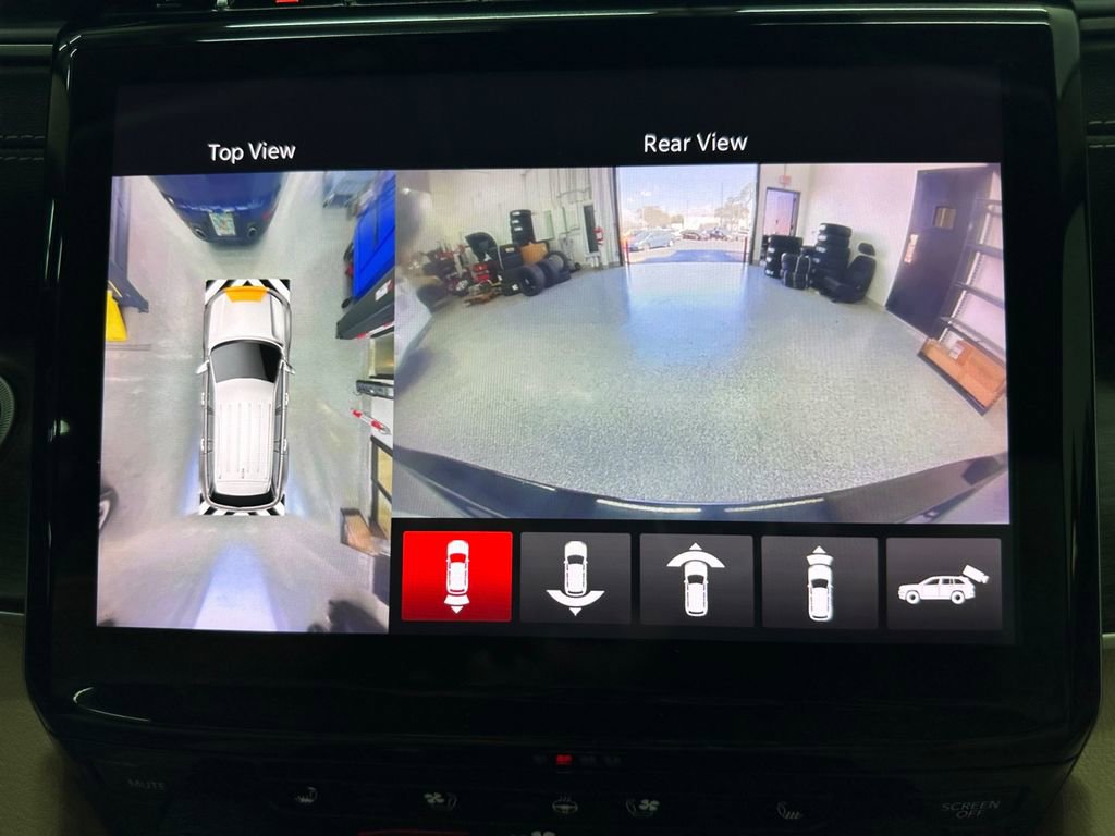 Used 2021 Jeep Grand Cherokee L Limited w/ Luxury Tech Group II image 22