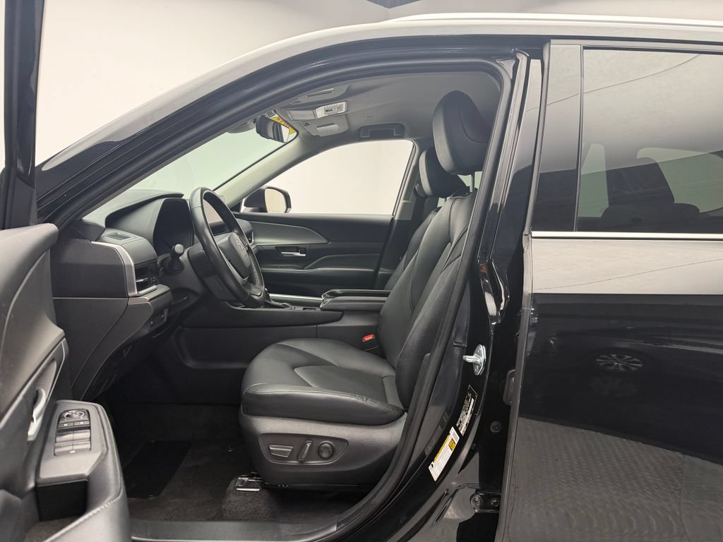 Used 2025 Toyota Grand Highlander AWD image 11