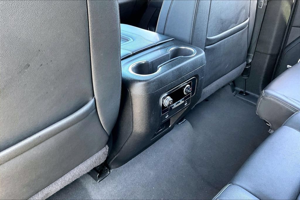 Used 2024 GMC Yukon SLT RWD image 10